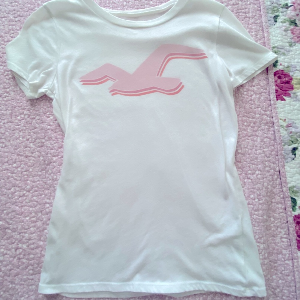holister pink tee !!